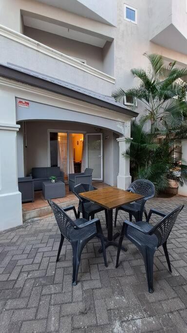 Flic-en-Flacq Sunshine Luxurious Villa:4 Mins Walk From Beach מראה חיצוני תמונה